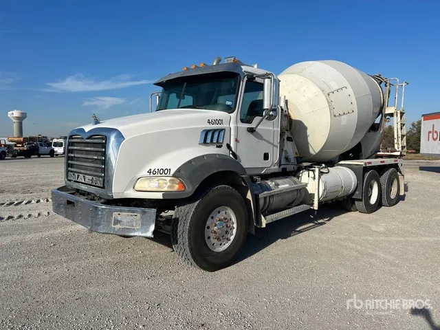 2015 Mack GU813 6x4 Mixer Truck