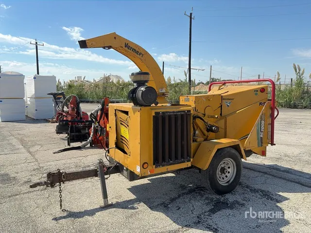 2013 Vermeer BC1000XL Tow-Behind Wood Chipper