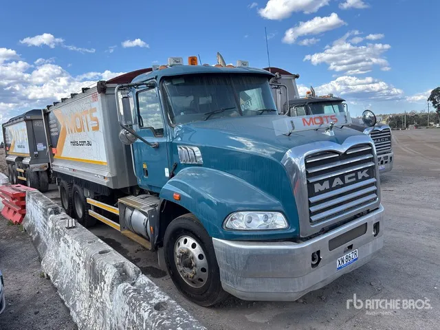 2010 Mack CMMR Granite 6x4 T/A Dump Truck