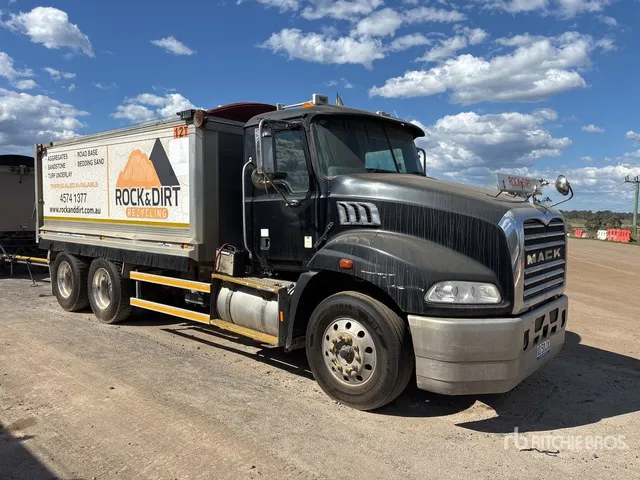 2010 Mack CMMR Granite 6x4 T/A Dump Truck