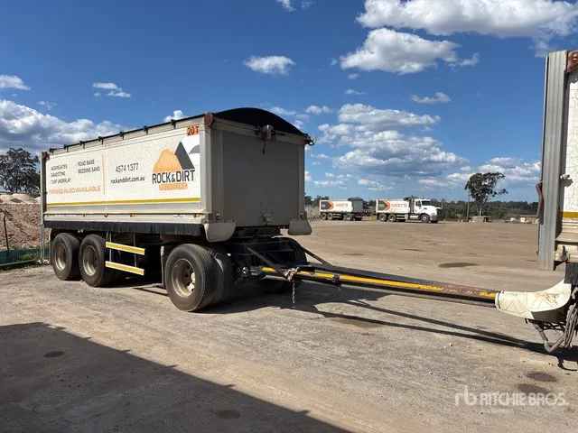 2010 MaxiTrans 5.7 m Super Dog End Dump Trailer