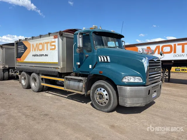 2010 Mack CMMR Granite 6x4 T/A Dump Truck