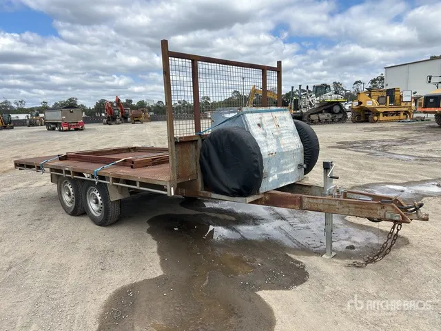 2015 Custom Built 4.5 m T/A Flatbed Trailer