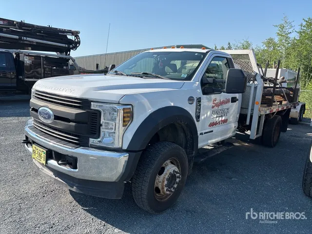 2018 Ford F-550 XL 4x4 Flatbed Truck