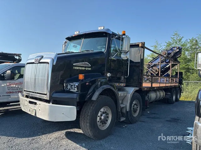 2017 PM 47524 PX 9489 lb Knuckle Boom on 2019 Western Star 4800 TS 8x4 Twin-Steer Boom Truck