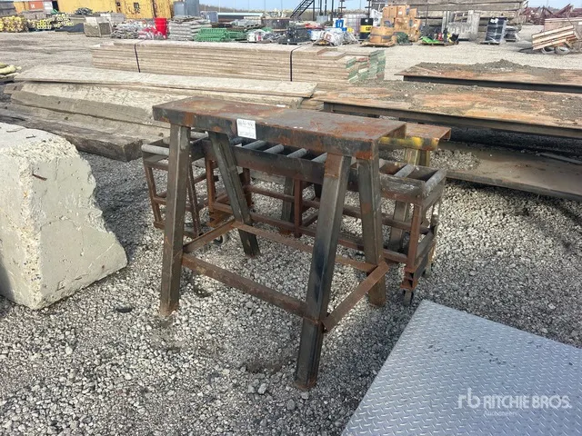 Quantity of (4) Stands