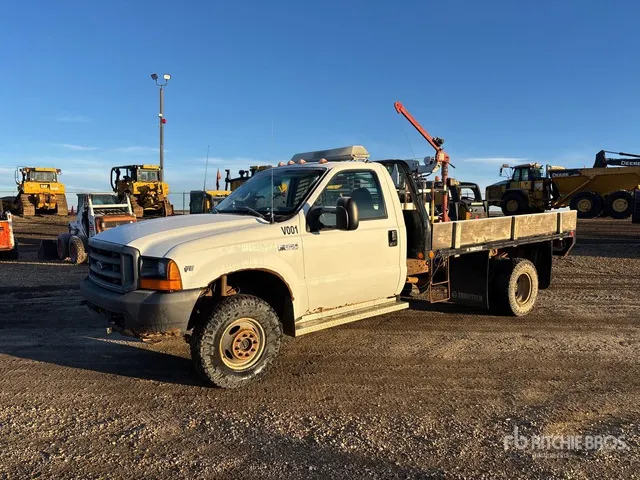 2001 Ford F-350 XL 4x4 Flatbed Truck