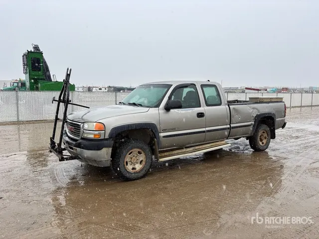 2001 GMC Sierra 2500HD SL 4x4 Extended Cab Pickup