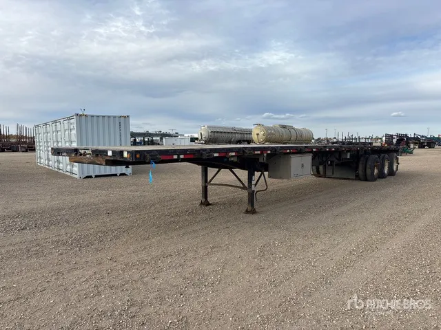 2013 Lode King 53 ft Tri/A Flatbed Trailer