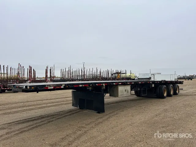 2013 Lode King 53 ft Tri/A Flatbed Trailer