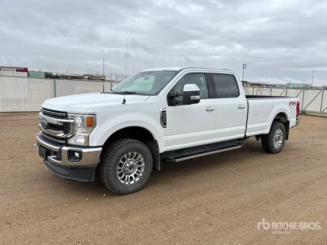 2022 Ford F-350 XLT 4x4 Crew Cab Pickup
