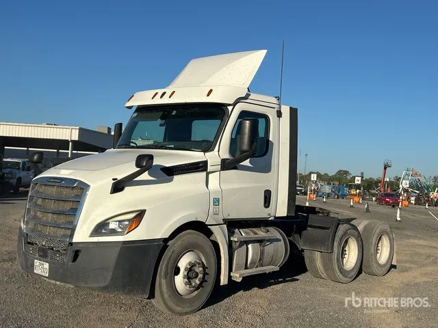 2018 Freightliner Cascadia 126 6x4 T/A Day Cab Truck Tractor