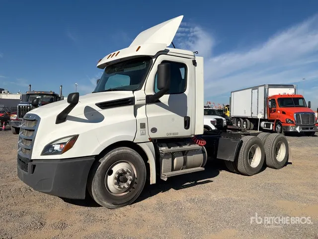 2018 Freightliner Cascadia 126 6x4 T/A Day Cab Truck Tractor