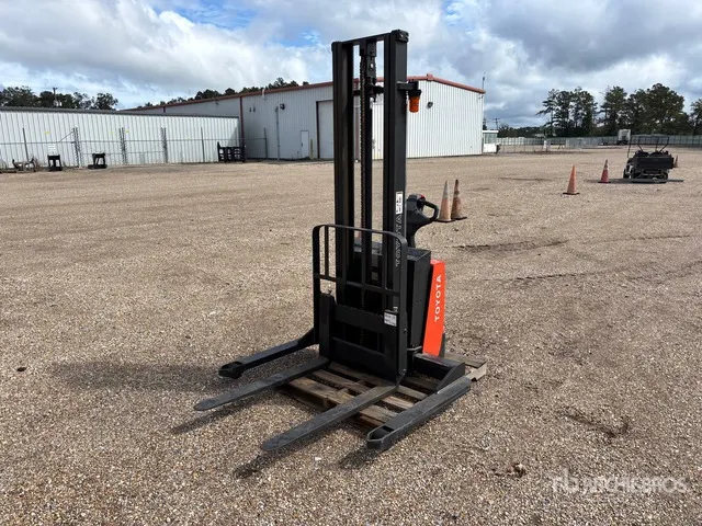 2013 Toyota 7BWS13 2500 lb Walk Behind Electric Forklift (Inoperable)
