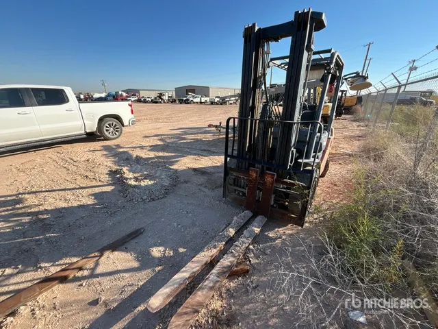 2015 Toyota 8FD 6250 lb Pneumatic Tire Forklift