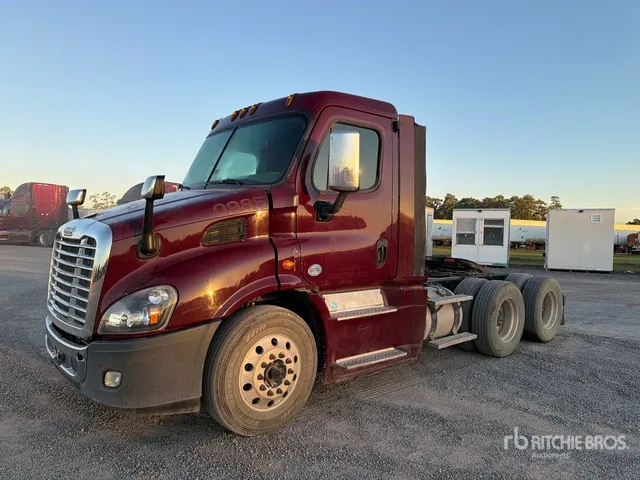 2017 Freightliner Cascadia 113 6x4 T/A Day Cab Truck Tractor
