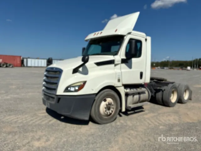 2018 Freightliner Cascadia 126 6x4 T/A Day Cab Truck Tractor