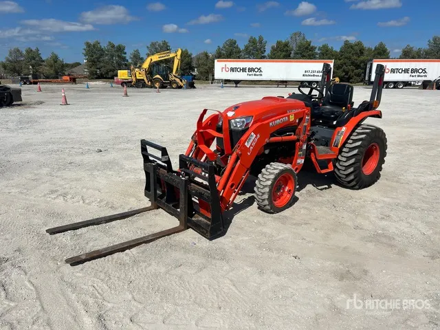 Kubota B3350HSD 4WD Utility Tractor