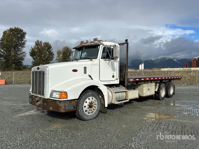 2002 Peterbilt 385 6x4 Flatbed Truck