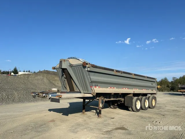 2006 Arnes 30 ft Tri/A End Dump Trailer