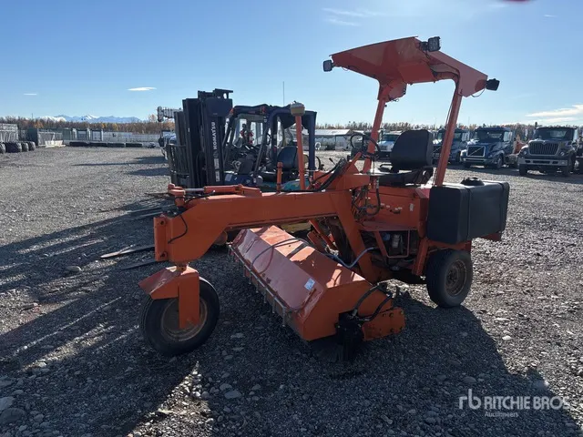 1990 Lay-Mor Self-Propelled Broom