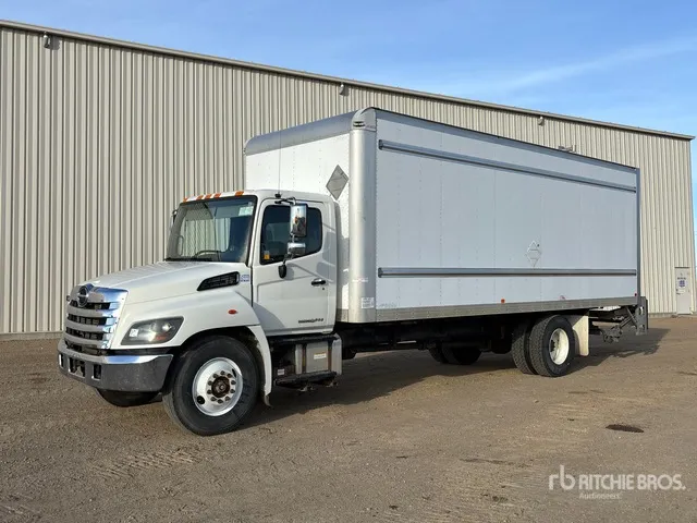 2014 Hino 338 4x2 Van Truck