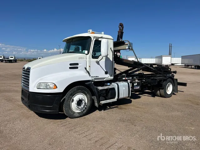 2013 Mack CXU612 4x2 Hooklift Truck