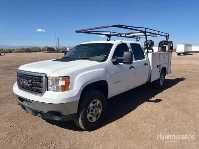 2012 GMC Sierra 2500HD 4x4 Crew Cab Utility Truck