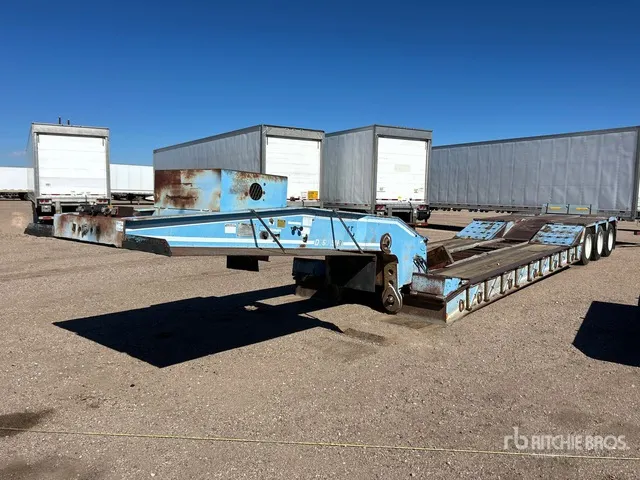 1990 Trail-Eze DG5019H3 Tri/A Removable Gooseneck Tri/A Removable Gooseneck Lowboy Trailer