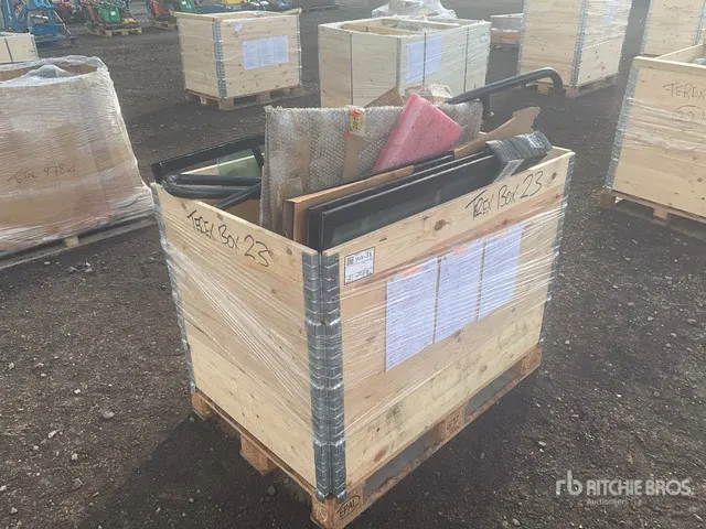 Quantity of Pallet of Misc Parts