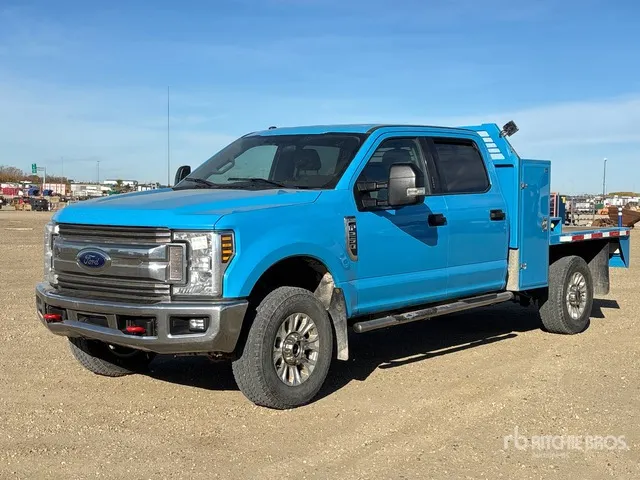 2019 Ford F-250 XLT 4x4 Crew Cab Flatbed Truck