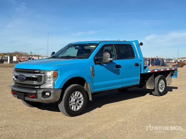 2020 Ford F-250 XLT 4x4 Crew Cab Flatbed Truck