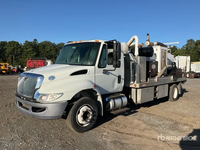 2016 International 4300 Vacuum Excavator Truck