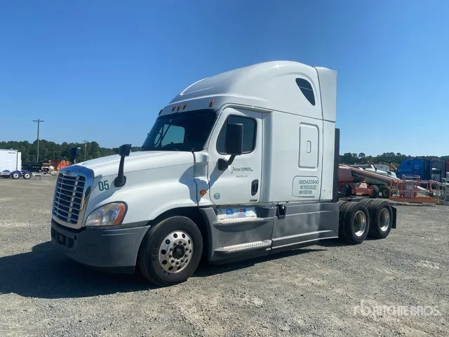 2015 Freightliner Cascadia 125 6x4 T/A Sleeper Truck Tractor