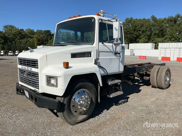 1999 Mack CS300P 4x2 Cab and Chassis