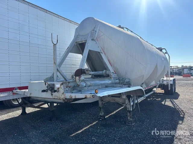 1979 Fruehauf T/A Pneumatic Bulk Trailer