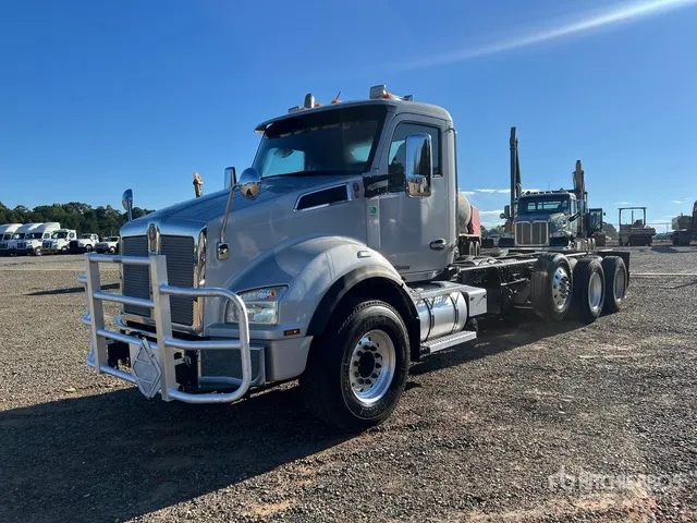 2019 Kenworth T880 8x4 Cab and Chassis