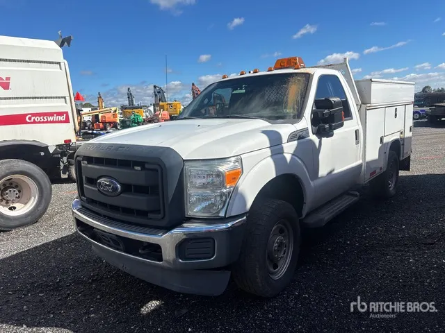 2015 Ford F-350 XL 4x4 Utility Truck (Inoperable)