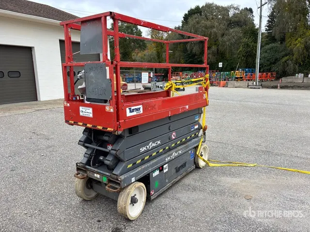 2015 Skyjack SJ3226 Electric Scissor Lift