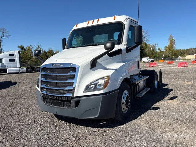 2021 Freightliner Cascadia 116 6x4 T/A Day Cab Truck Tractor