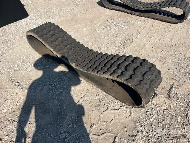 Blue Diamond 400 X 49 Rubber Track (Unused)