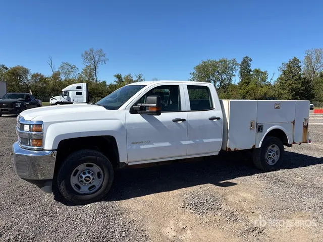 2017 Chevrolet Silverado 3500HD 4x4 Extended Cab Utility Truck