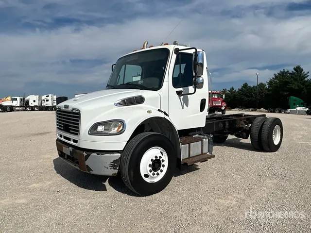 2013 Freightliner M2 106 4x2 Cab and Chassis