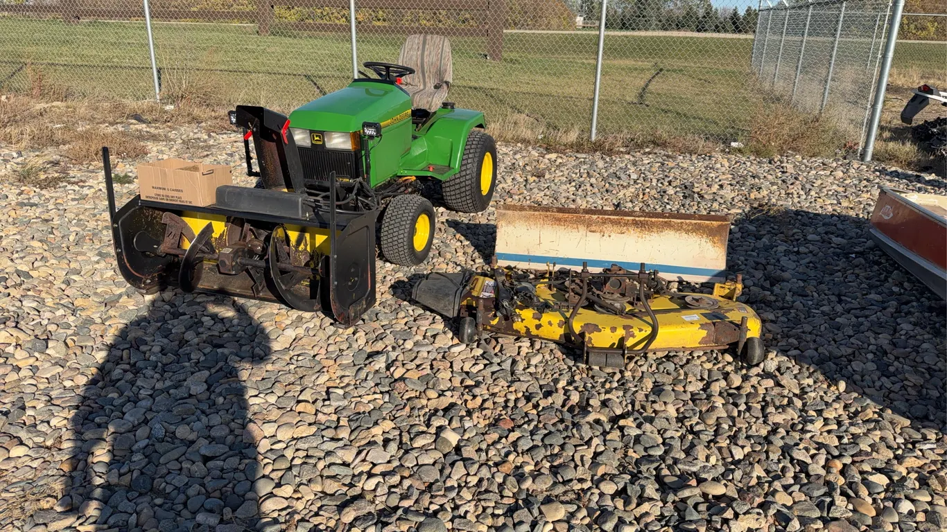 1997 JOHN DEERE 445 LAWN TRACTOR W/ ATTACHMENTS