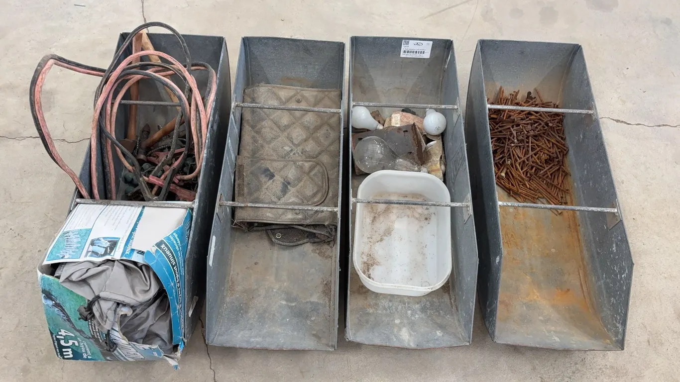 Bulk Hardware Tubs W/Misc.