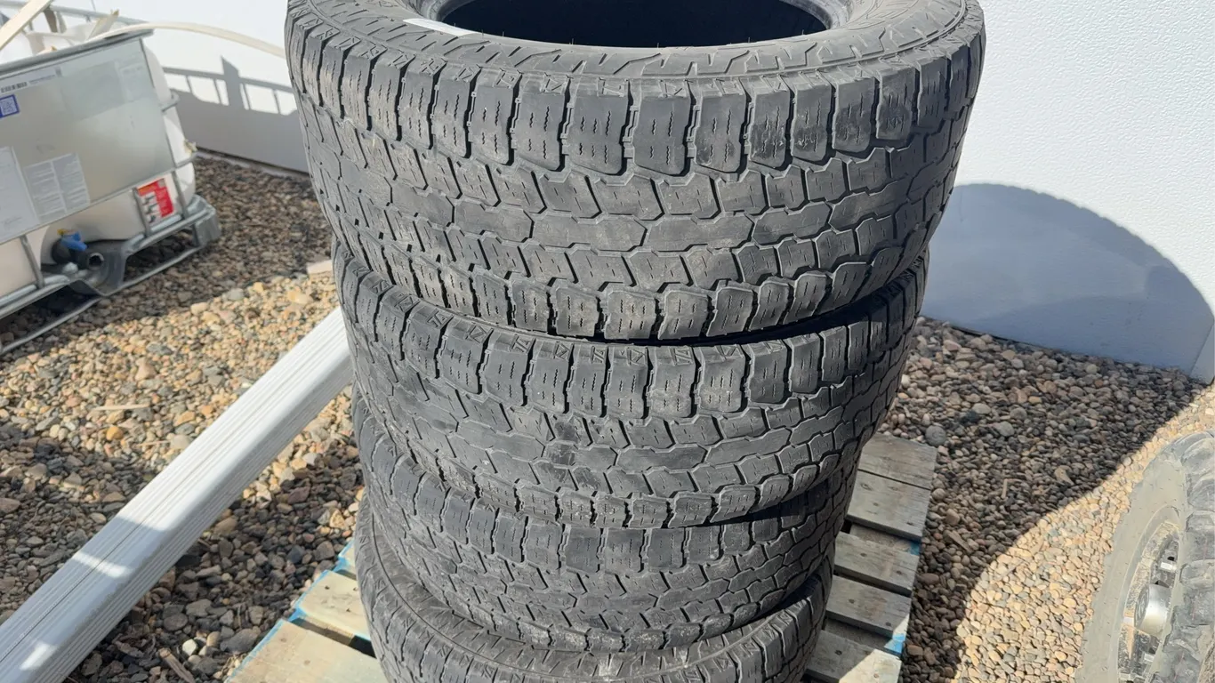 4- Sumitomo 275/65R18 Tires