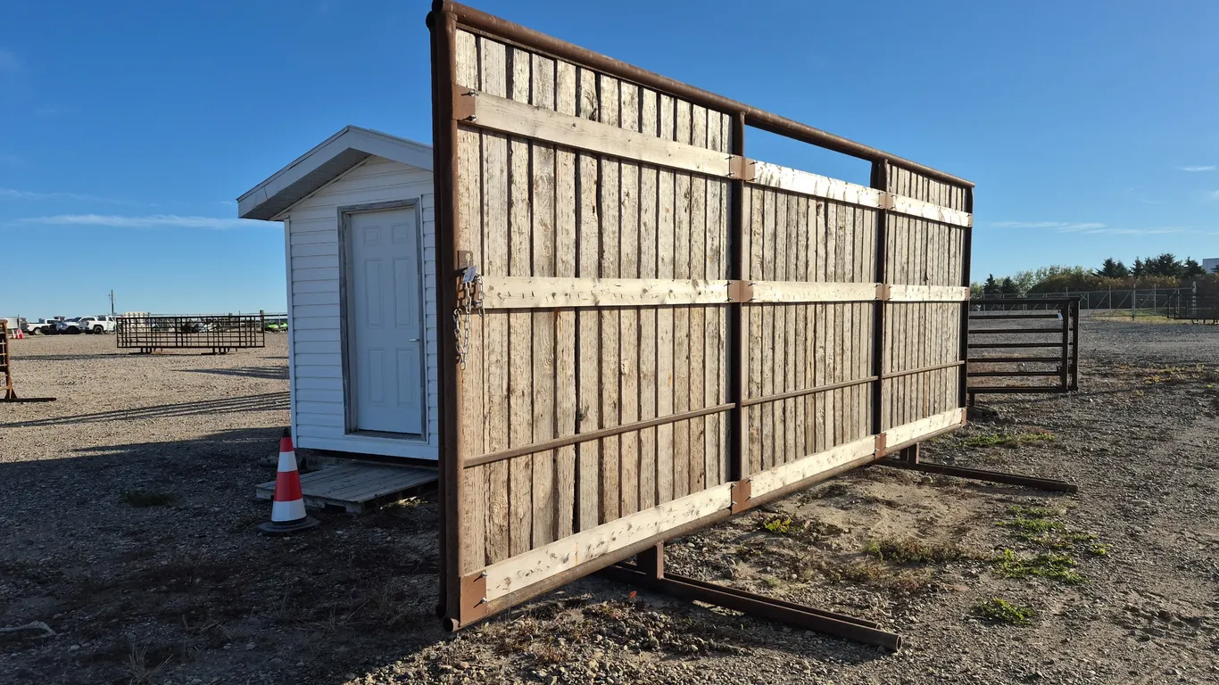 2 - 24' Windbreak Panel W/Wood ( BUYER MUST PAY 2X THE BID PRICE)