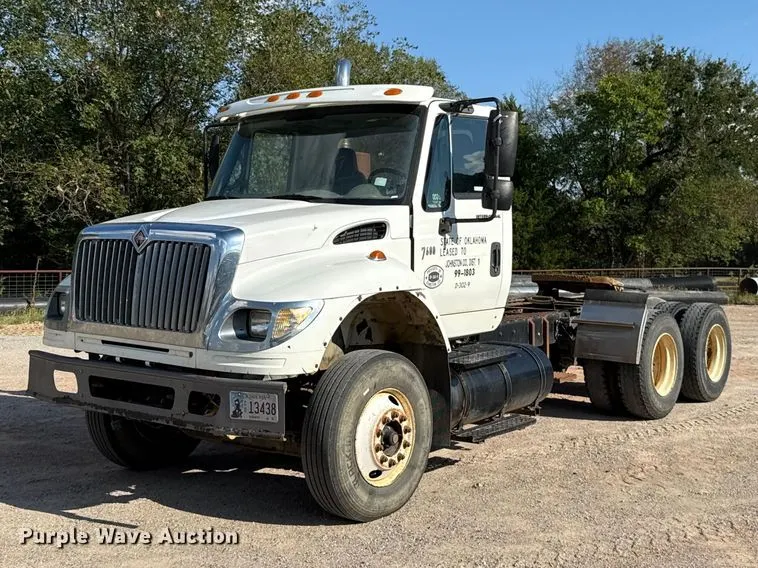 2004 International 7600 semi truck
