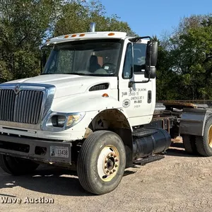 2004 International 7600 semi truck