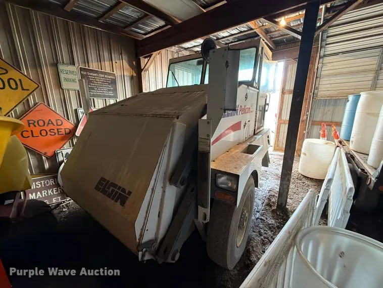2002 Elgin Pelican street sweeper truck